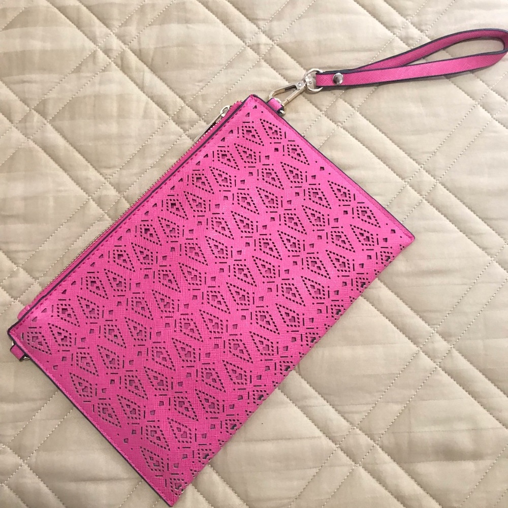 ✨Pink wristlet✨